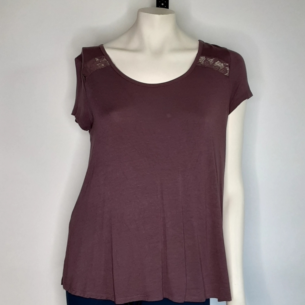 Chloe K lace shirt Sz medium